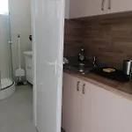 Sostoi Apartmanhaz Lägenhet