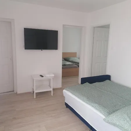 Lägenhet Sostoi Apartmanhaz *