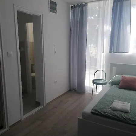 Sostoi Apartmanhaz Apartment