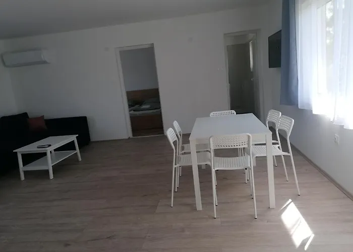 Sostoi Apartmanhaz Appartement